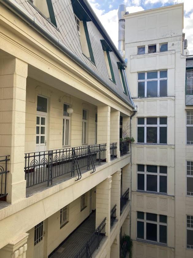 Vintage Elegance MostCentralApt !Váci street! Budapeste Exterior foto